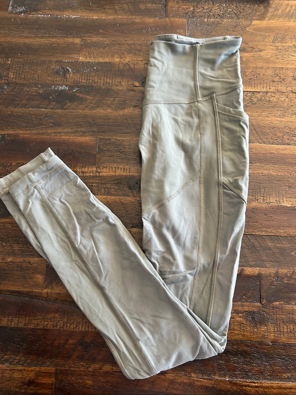 Women’s Lululemon Army Green Leggings with Side Pocket